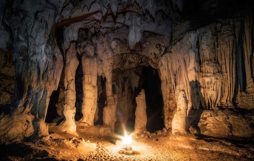 Sacófagos de Karajía + Caverna de Quiocta